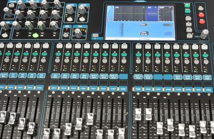 Allen & Heath-QU-32 Chrome mixer, little home use